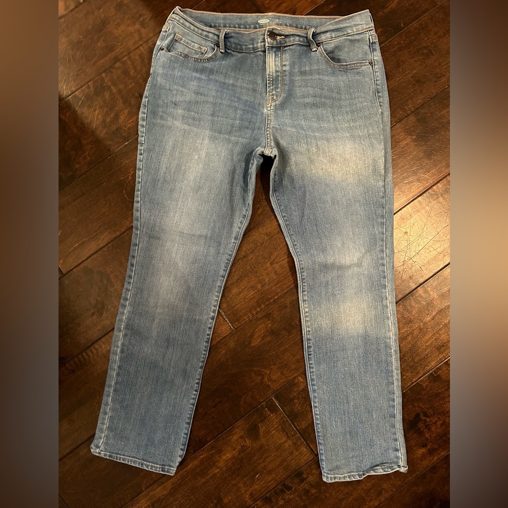 Women’s Old Navy sweetheart straight short jeans